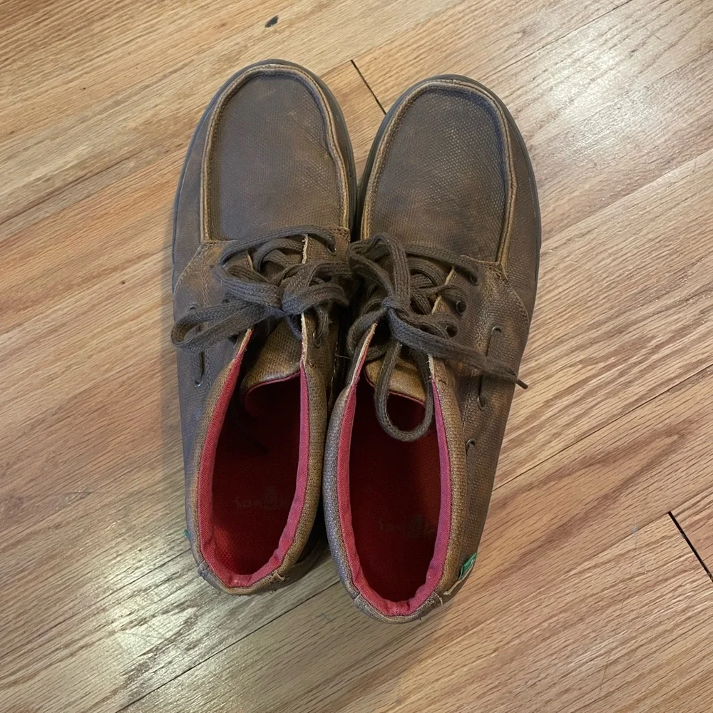 Sanuk Brown Chukka Boots with Red Interior